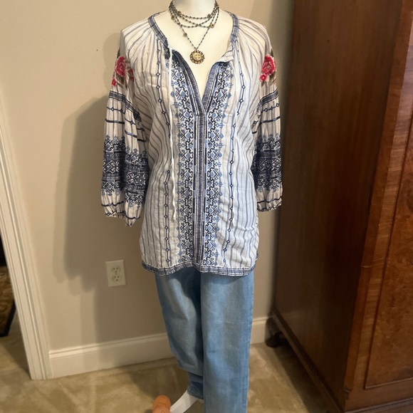 Johnny Was Blue and Soft white Tunic - Picture 3 of 7